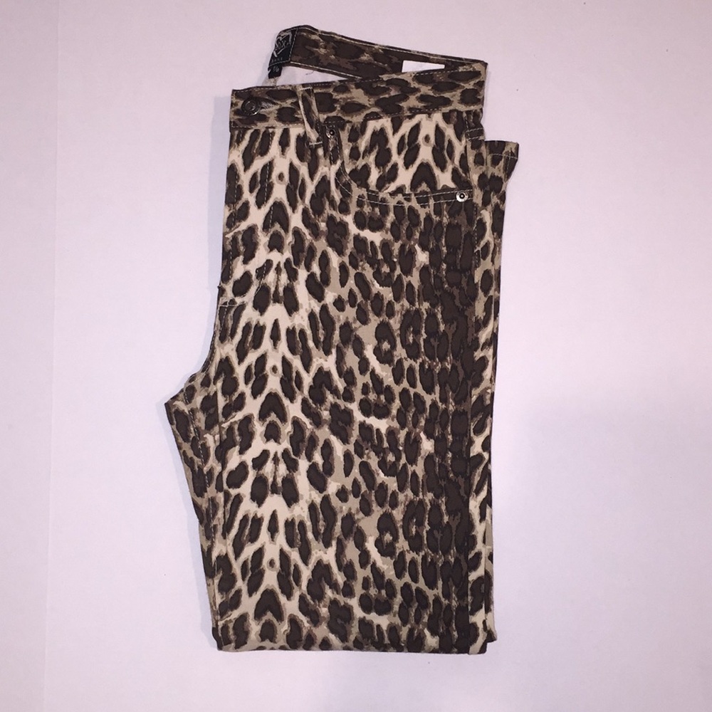 Juniors size 7/8 Leopard Cropped/Capri Pants XOXO